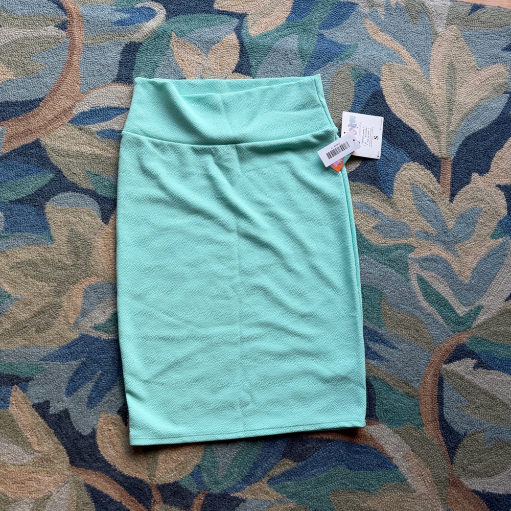 LuLaRoe Cassie Light Green pencil Skirt size small
